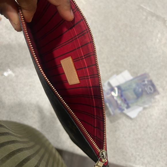 Louis Vuitton Pouch - Picture 3 of 6